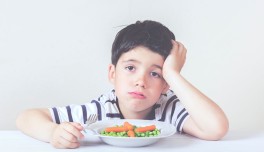 Niño rechazando la comida