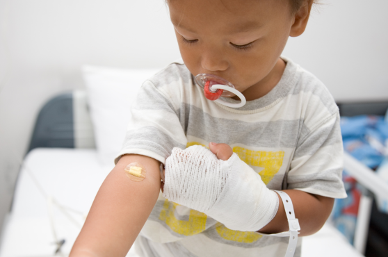 Niño en un hospital