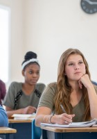 Aula universitaria con alumnado